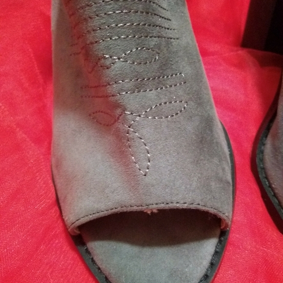 Torrid Suede Mule | Size 6.5W - Picture 4 of 10